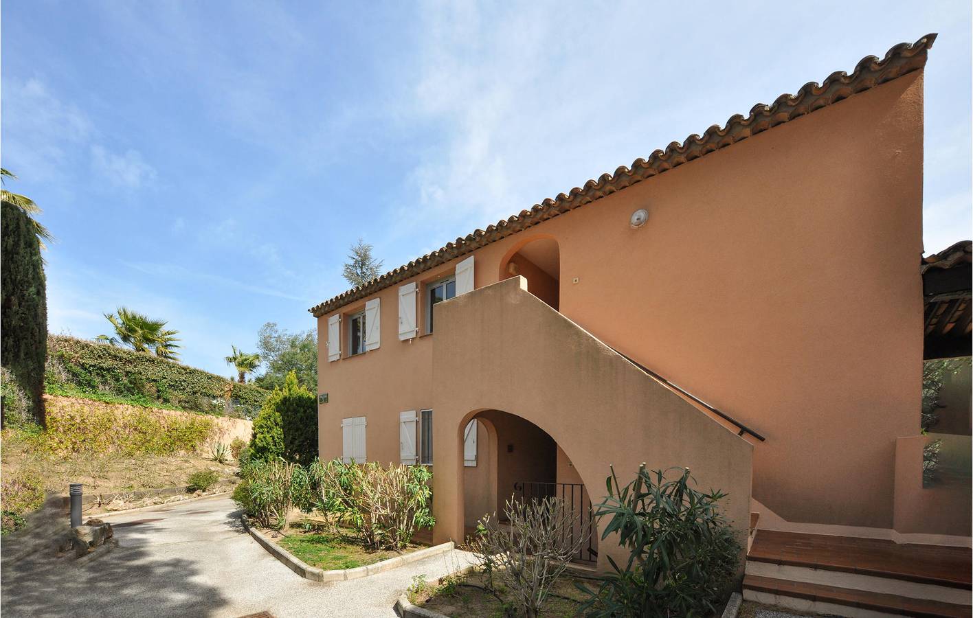 Apartamento vacacional entero, Estudio junto a la playa con terraza y cocina americana in Sainte-Maxime, Region de Draguignan