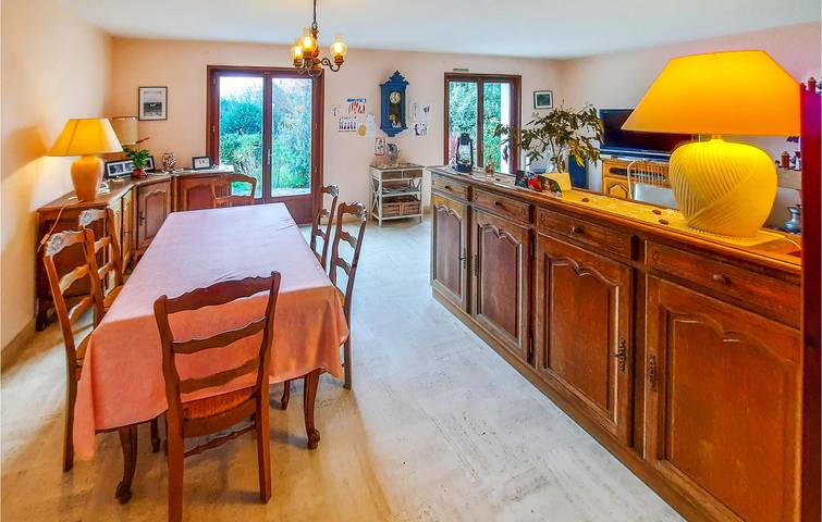 Beachy 2BR avec parking et jardin - 1,5km in Plougasnou, Ceinture Dorée