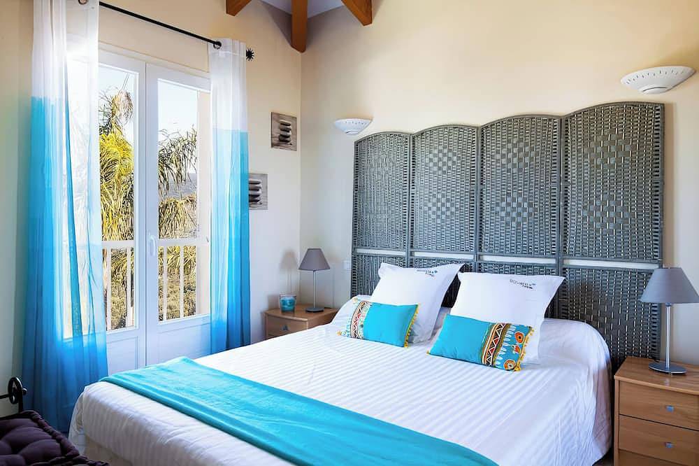 Villa, piscina con vista al mar Promo - 30% 22 de junio / 29 de junio in Belvédère-Campomoro, Distrito de Sartène