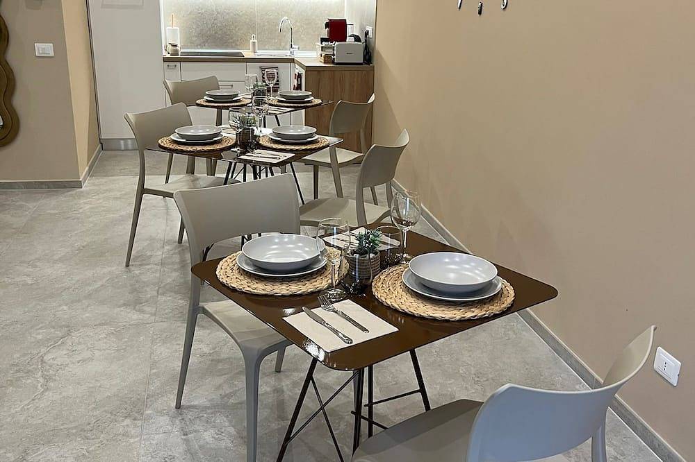 Apartamento entero, New Apartment In Ciampino -3 Rooms With Private Bathroom, Kitchen And Small Terrace in Ciampino, Castelli Romani