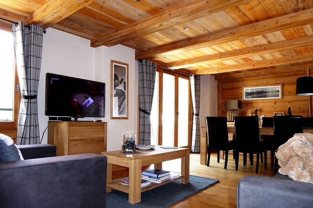 Entire apartment, Bright apartment / village center / 5 minutes from Les Grands Montets / garage / swimming pool in Argentière, Chamonix-Mont-Blanc