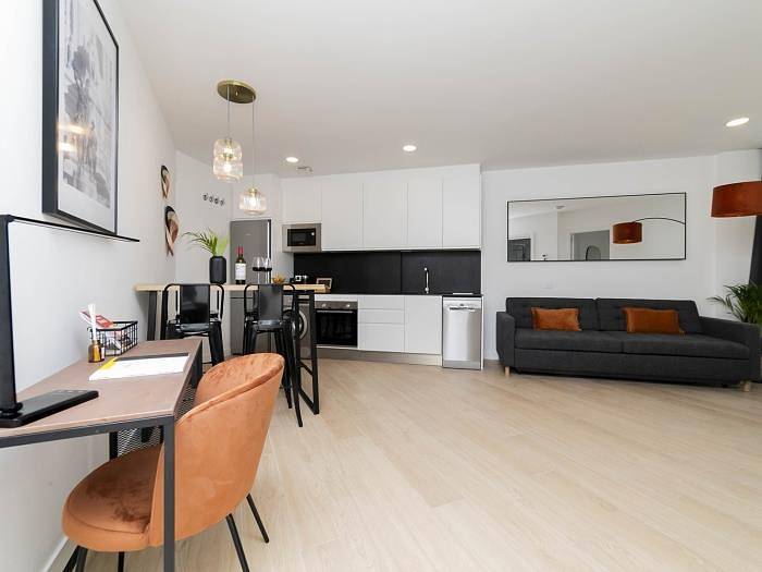 Apartamento vacacional entero, Aurora Stays by Charming Vi, Apartamento para 4, parking gratis in Madrid, Provincia de Madrid