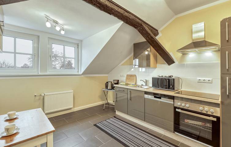 Ganze Ferienwohnung, Gemütliche Wohnung am See mit Terrasse und Parkplatz, 300 m zum Stadtzentrum in Klein Upahl, Naturpark Nossentiner/Schwinzer Heide