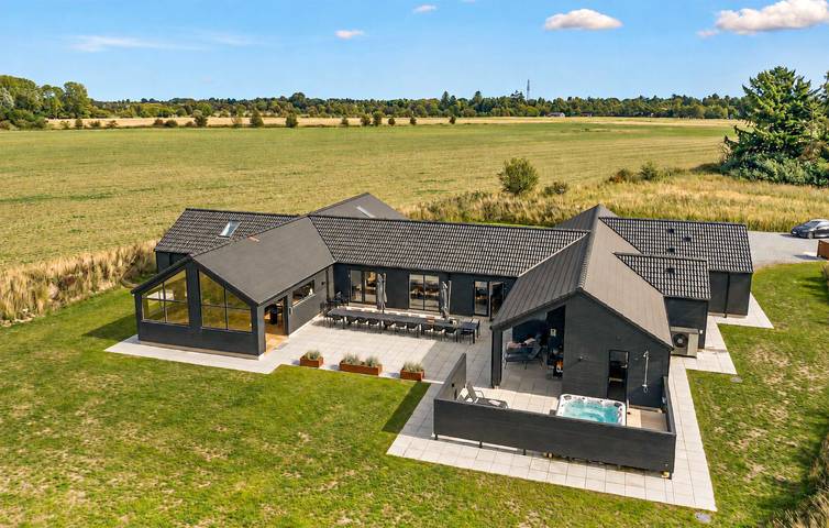 Strandhaus für 30 Personen, mit Terrasse und Sauna auf Seeland