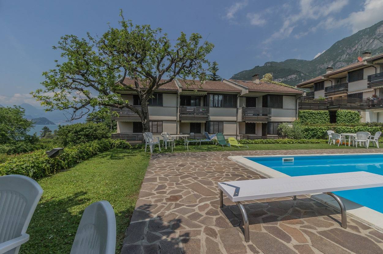 Ganze Wohnung, Sunsetview - Lake Como swimming pool and garden in Lierna, Westliche Bergamo-Alpen