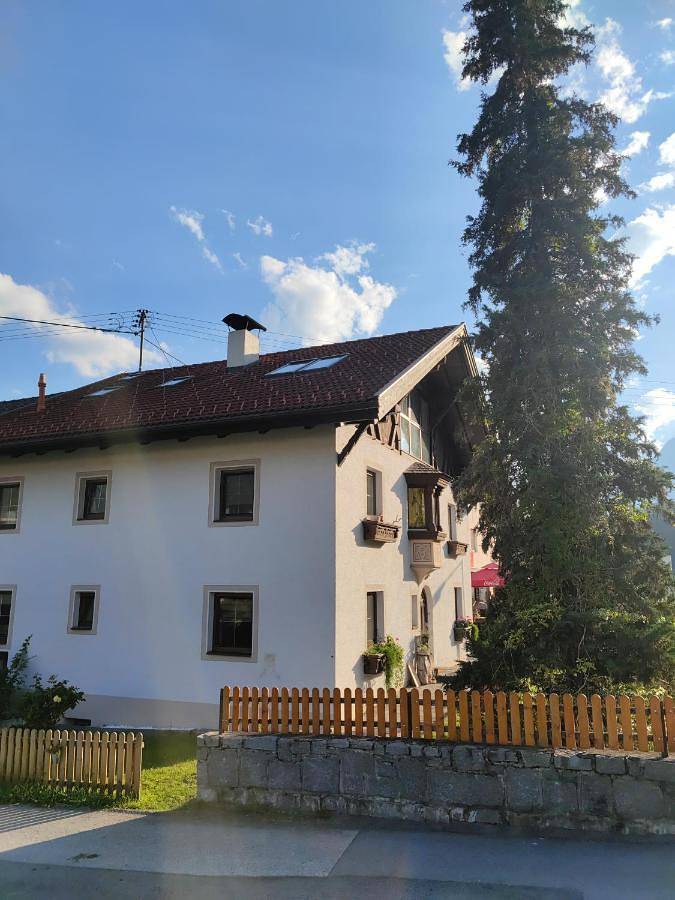 Ferienwohnung für 4 Personen, mit Terrasse und Garten sowie Ausblick in Tarrenz