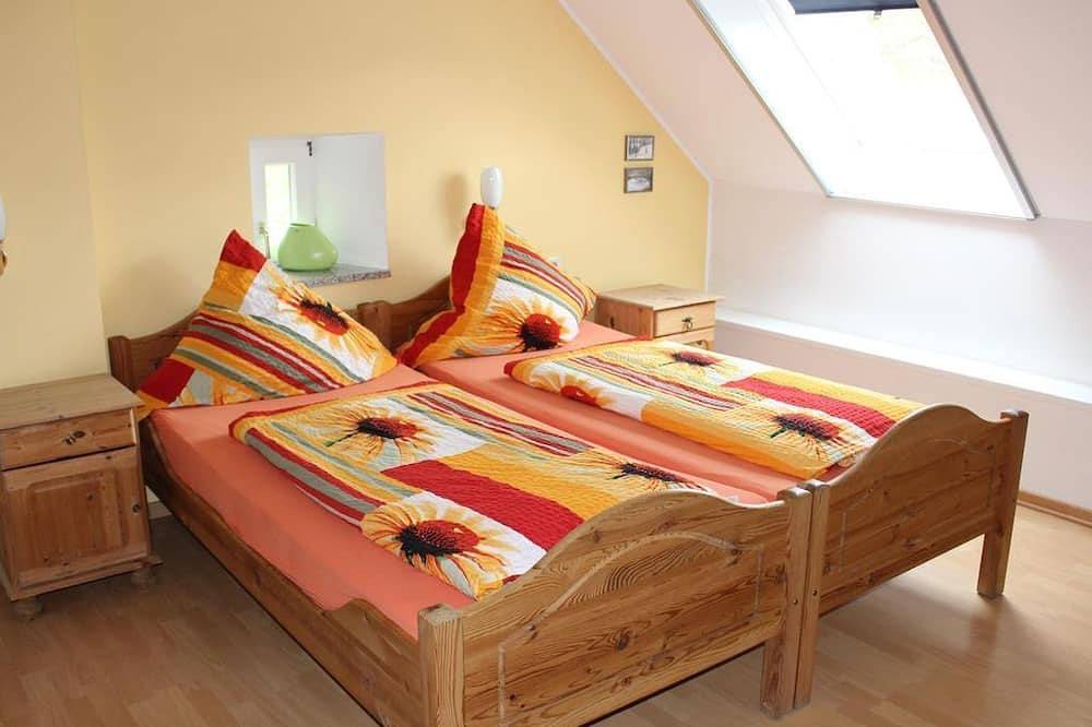 3-Bettwohnung Dachgeschoß links - Ferienwohnungen Bauernhof Heck in Halsdorf, Eifelkreis Bitburg-Prüm