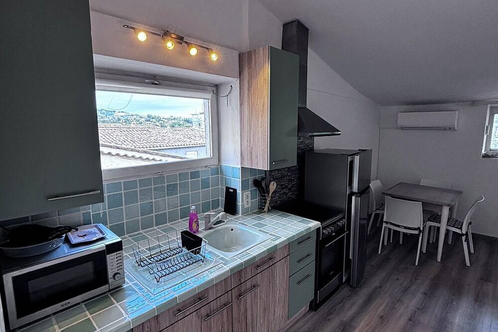 Entire apartment, Quiet apartment between sea and lake in Peymeinade, Cannes region