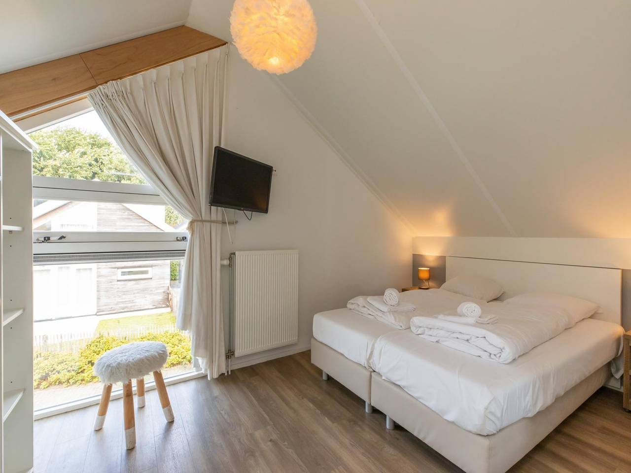 Geniet van luxe en comfort in Kavel 10 in Renesse Strand, Renesse