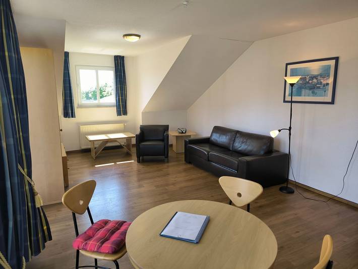 Ganze Wohnung, Komfortable Ferienwohnung Südstrand 07 mit Balkon und nur 500 m zum Sandstrand in Göhren, Rügen