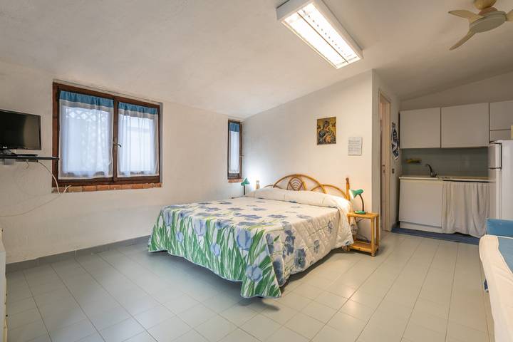 Entire apartment, Giovanna's Studio Apartment with Shared Garden and Terrace in Torre delle Stelle, Maracalagonis