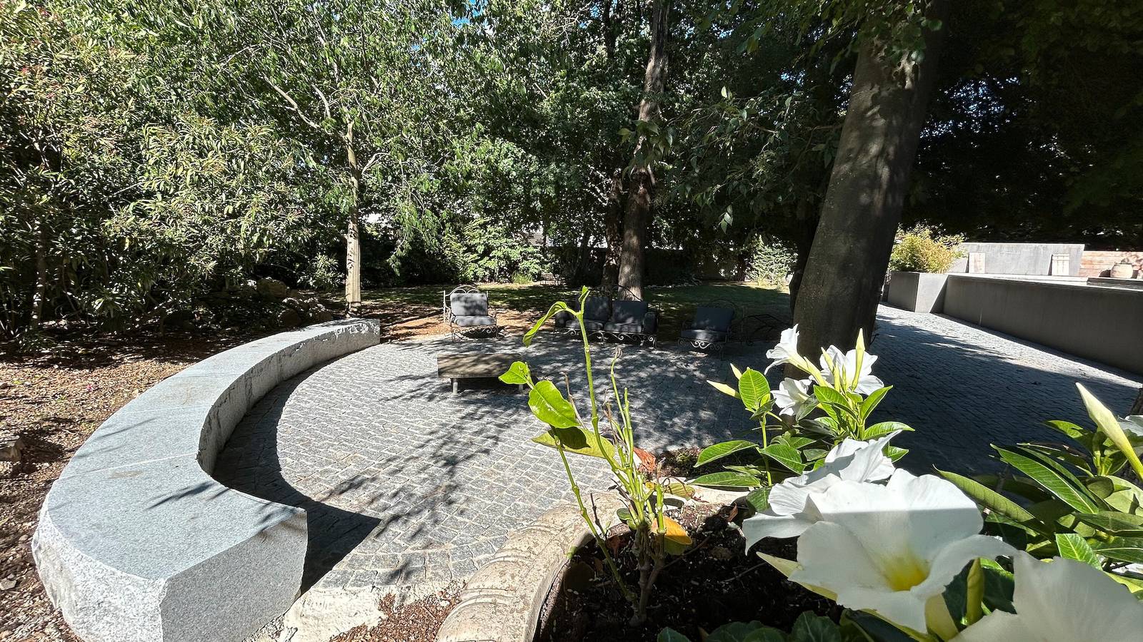 Apartamento entero, Gîte « Château de Jouques » con vistas a la montaña, Wi-Fi y aire acondicionado in Gémenos, Marsella region