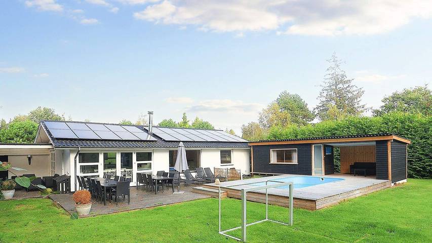 Ferienhaus für 10 Personen, mit Whirlpool und Sauna sowie Terrasse und Pool, mit Haustier in Marielyst