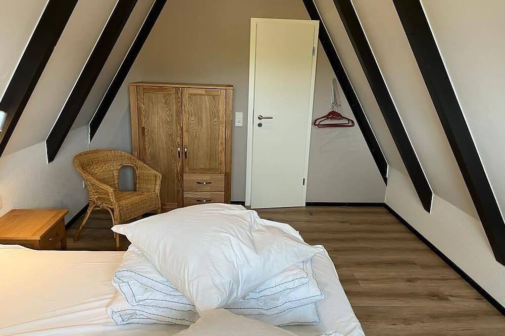 Modernes und sehr komfortables Nurdachhaus im Ferienpark Fedderwardersiel. in Fedderwardersiel, Butjadingen