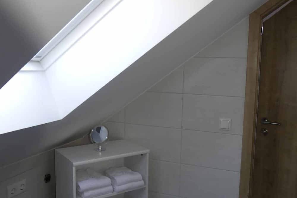 Ganze Wohnung, Neu renovierte 70qm Ferienwohnung im 2. Stock in zentraler Lage in Legoland Deutschland, Günzburg