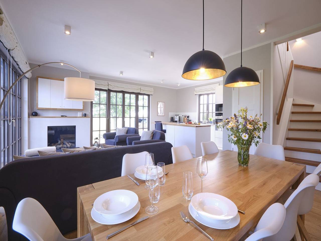 Reetland am Meer Luxusplus Reetdachvilla mit 4 Schlafzimmern, Außensauna, Loungebereich und Kamin (H05) in Dranske, Ruegen