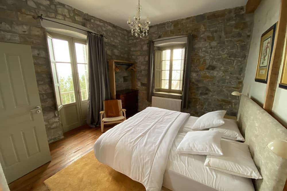 Grand villa on the Cantabrian Sea. Sweeping views, luxurious accommodation in Mutriku, Basque Coast (Spain)