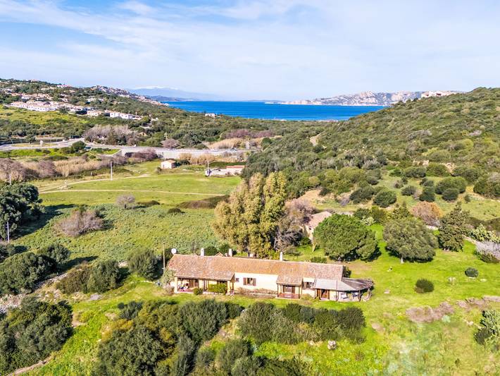 Ferienwohnung für 5 Personen, mit Terrasse und Garten sowie Ausblick in Palau (Sardinien)