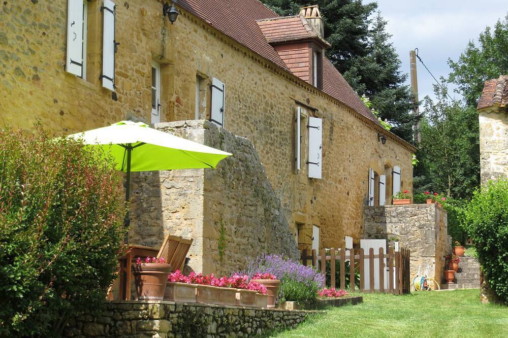 Maison périgourdine dans un hameau très calme avec une piscine in Saint-Avit-Sénieur, Périgord Pourpre