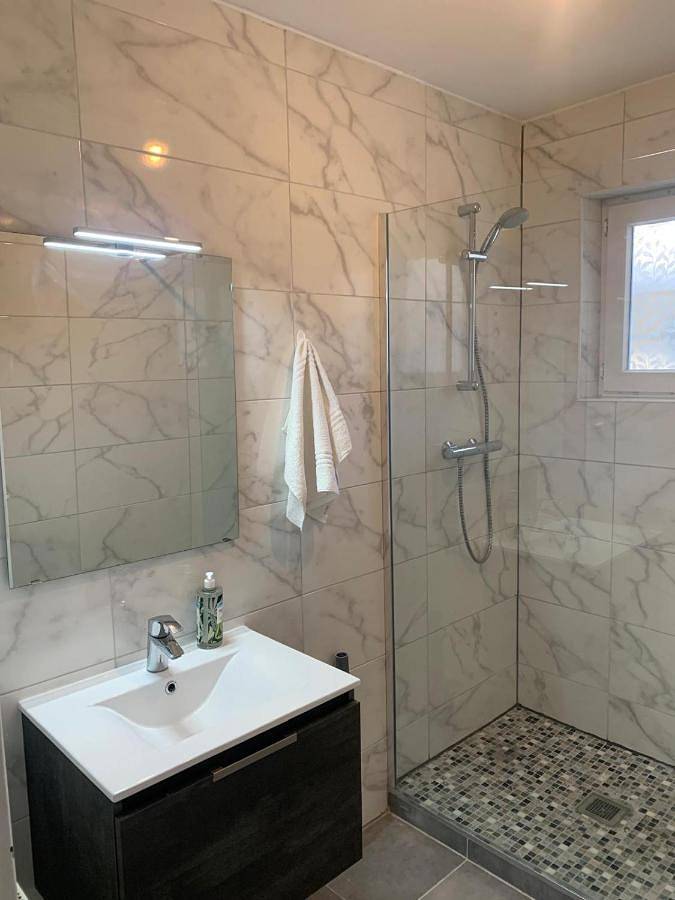 Appartement entier, Three-Bedroom Apartment with Balcony in Saint-Louis, Région de Mulhouse