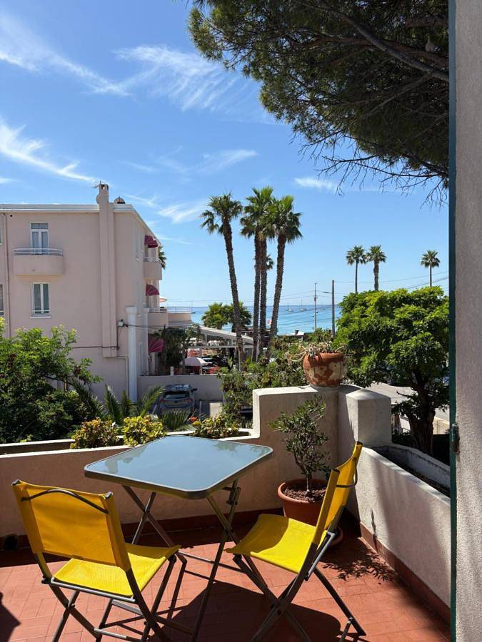 Appartement entier, Étoile de la plage T2 Parking gratuit in La Ciotat, Région de Marseille