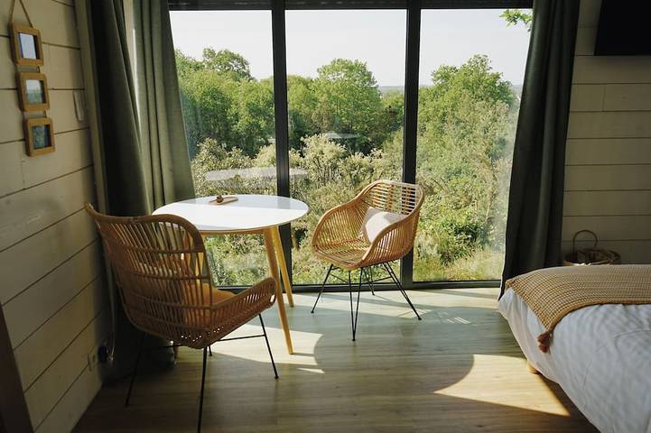 Gîte pour 4 personnes, avec jardin ainsi que terrasse et jacuzzi