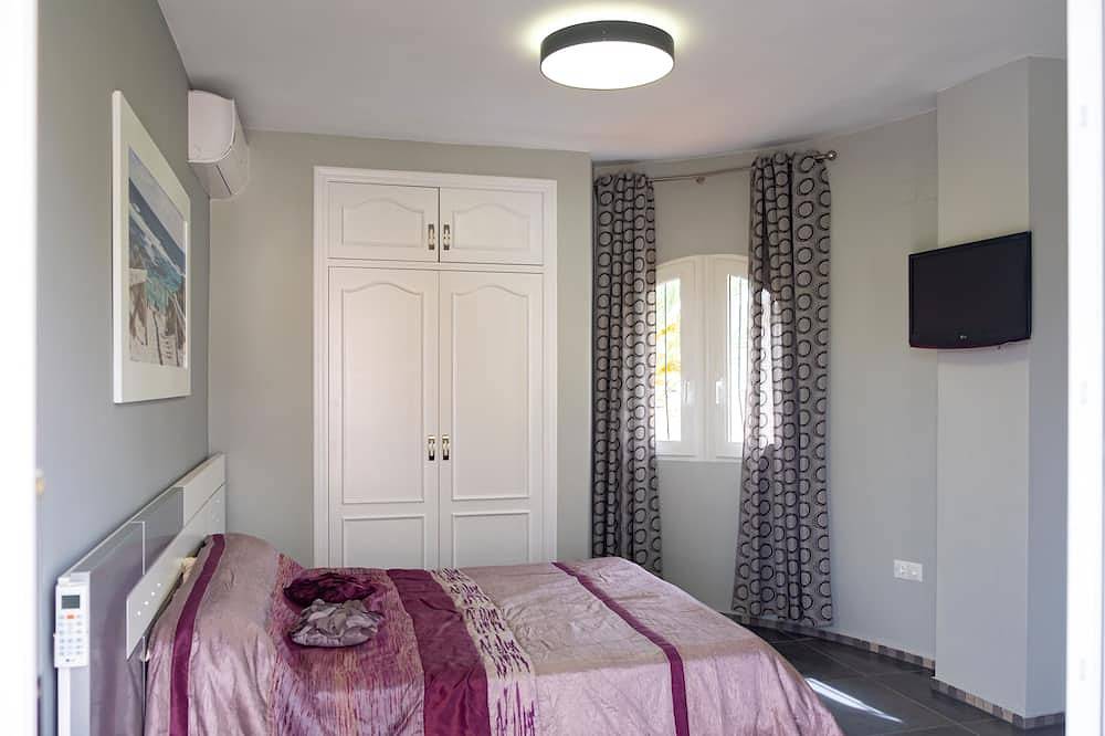 Villa con apartamento torre, piscina, barbacoa, a pocos minutos de la playa in Els Poblets, Costa Blanca