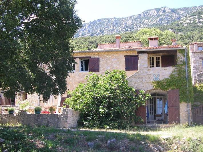 Location de vacances pour 12 personnes, avec Balcon et Terrasse ainsi que Piscine et Vue à Saint-André-de-Buèges