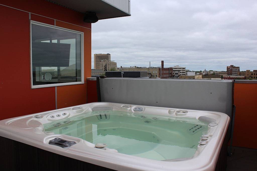 Ganze Wohnung, Penthouse im Herzen von Downtown Fargo mit privater Dachterrasse in Fargo, North Dakota