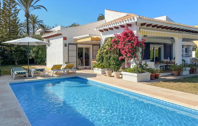 Holiday rental for 8 people, with Terrace and Garden as well as Pool in Cabo Roig