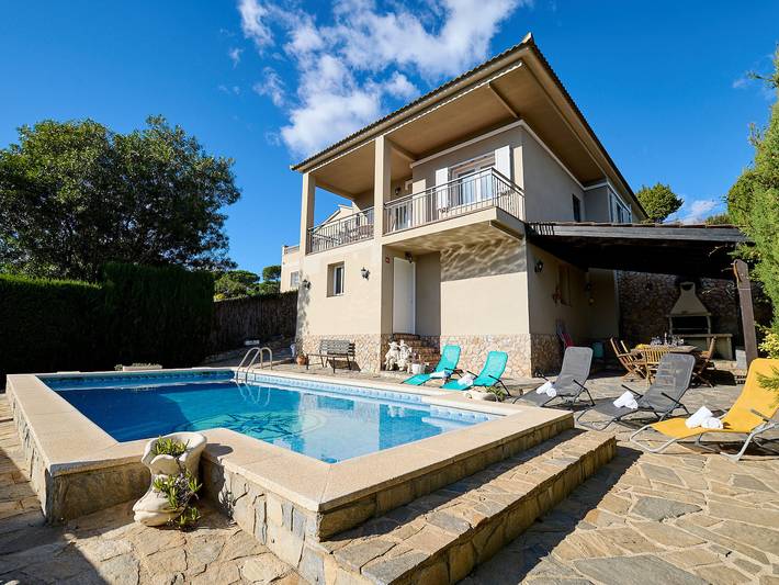 Villa for 8 people, with Terrace and Garden as well as View in Lloret de Mar