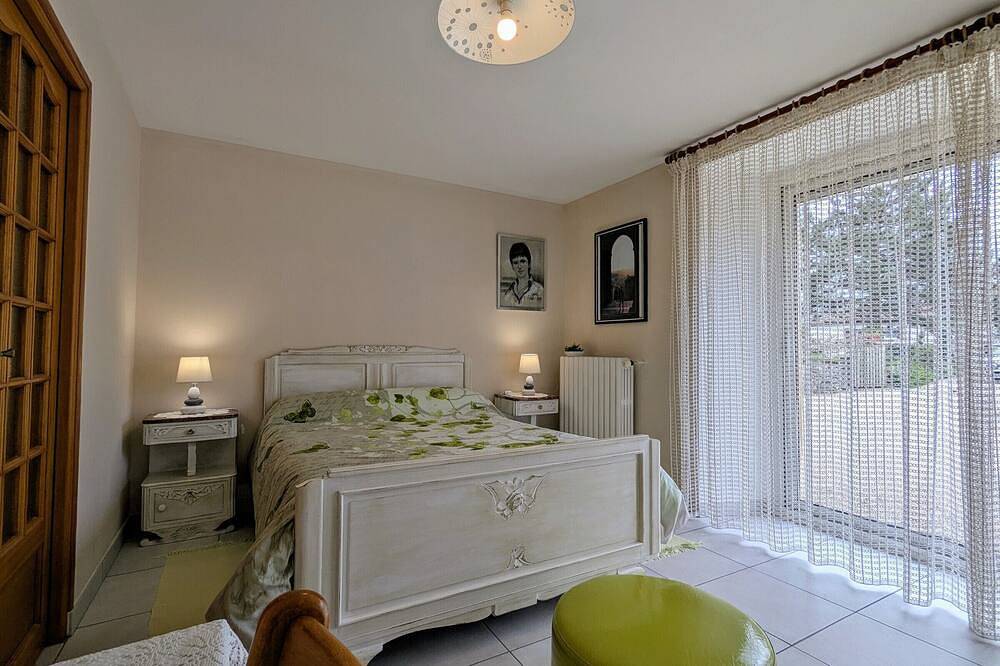 Gîte de charme en Auvergne, cour fermée, jardins privés, Bbq, babyfoot, proche St Jacques de Compostelle in Saint-Georges-Lagricol, Parc Naturel Régional Livradois-Forez