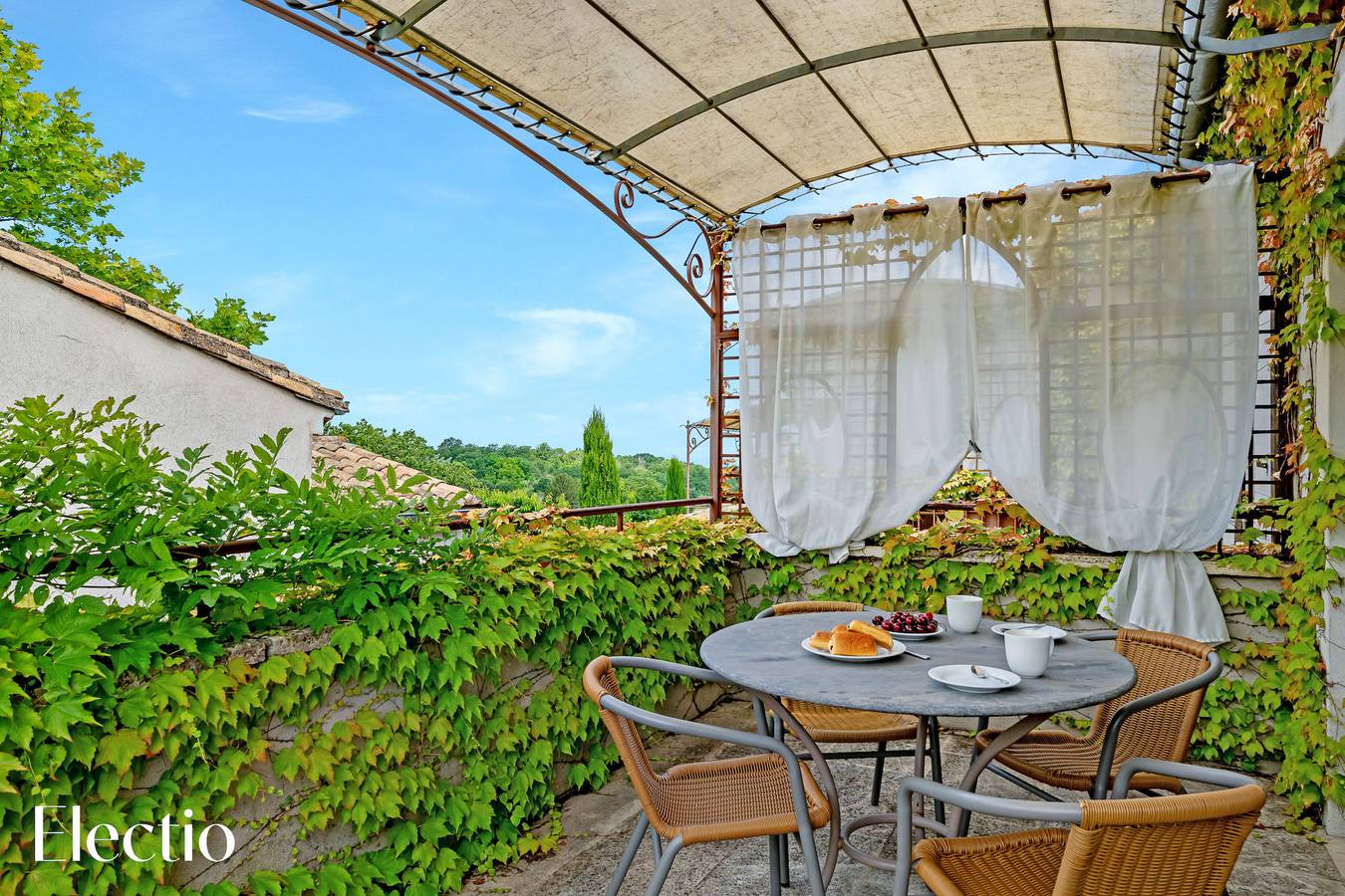 Appartement de vacances entier, Loggia 7 Cyprès | Résidence Les Petitons in Oppède, Parc naturel régional du Luberon