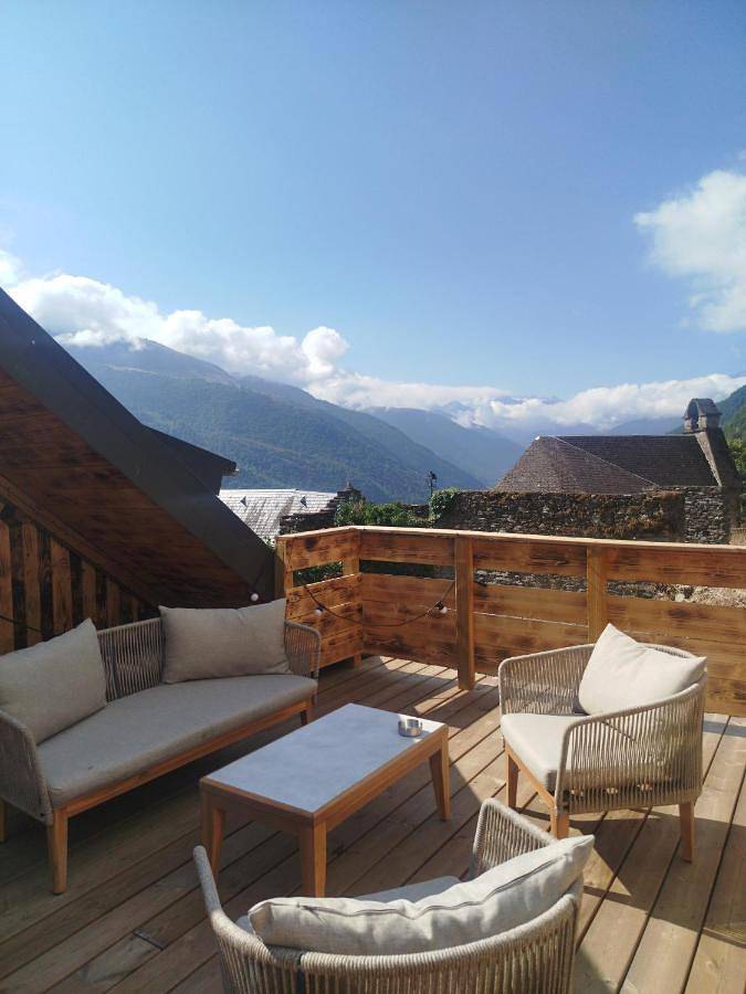 Gîte pour 5 personnes, avec Balcon et Terrasse ainsi que Jardin et Vue à Cier-de-Luchon