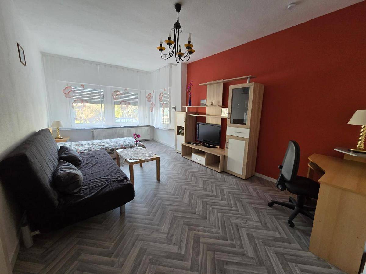 Ganze Wohnung, Monteur-, Ferienwohnung mit Balkon in Hanau bei Frankfurt und Aschaffenburg in Hanau, Main-Kinzig-Kreis