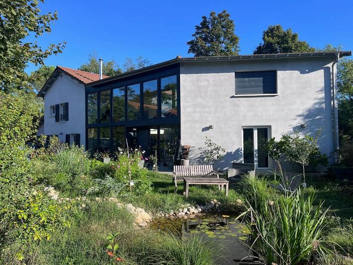 Gîte pour 12 personnes, avec piscine ainsi que jardin et vue à Charnoz-sur-Ain