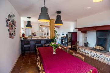 Gîte pour 8 personnes, avec piscine et jardin, animaux acceptés à Crégols