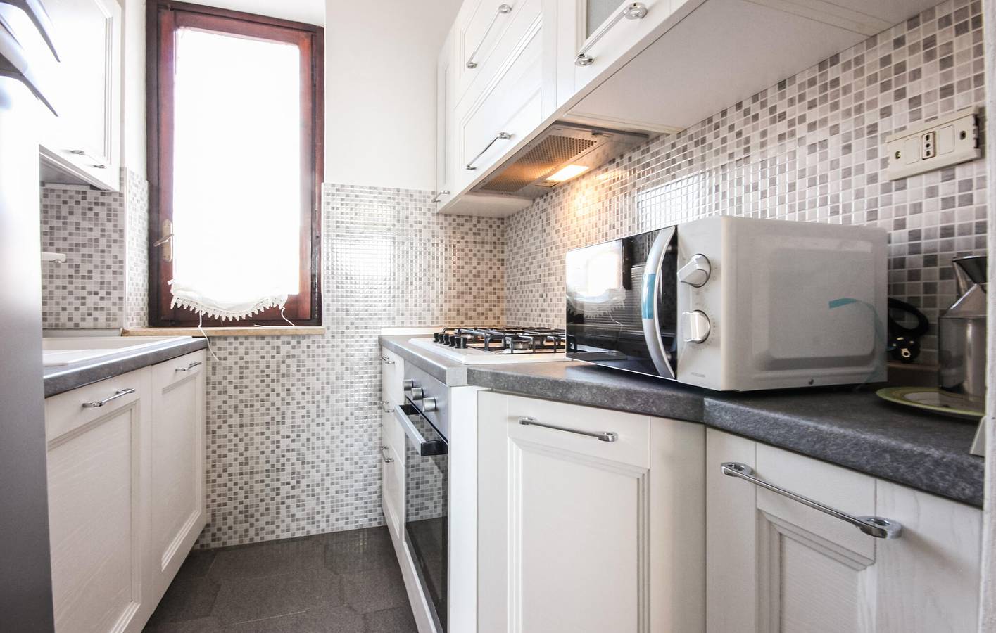 Ganze Ferienwohnung, Rückzugsort am Meer mit WiFi & AC, Parkplatz, Küche, 1,5km zum Strand in Corigliano Calabro, Golf von Tarent