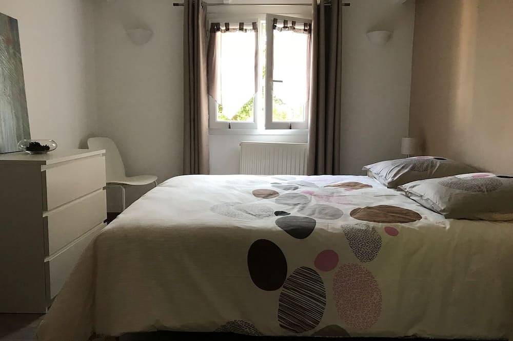 Appartement entier, Gréoux les Bains, gite de 50 m2 classé 3* en rdc de villa in Saint-Julien, Région de Brignoles