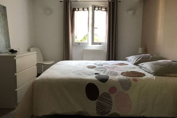 Gîte pour 4 personnes, avec jardin ainsi que piscine et jacuzzi à Saint-Julien - 3