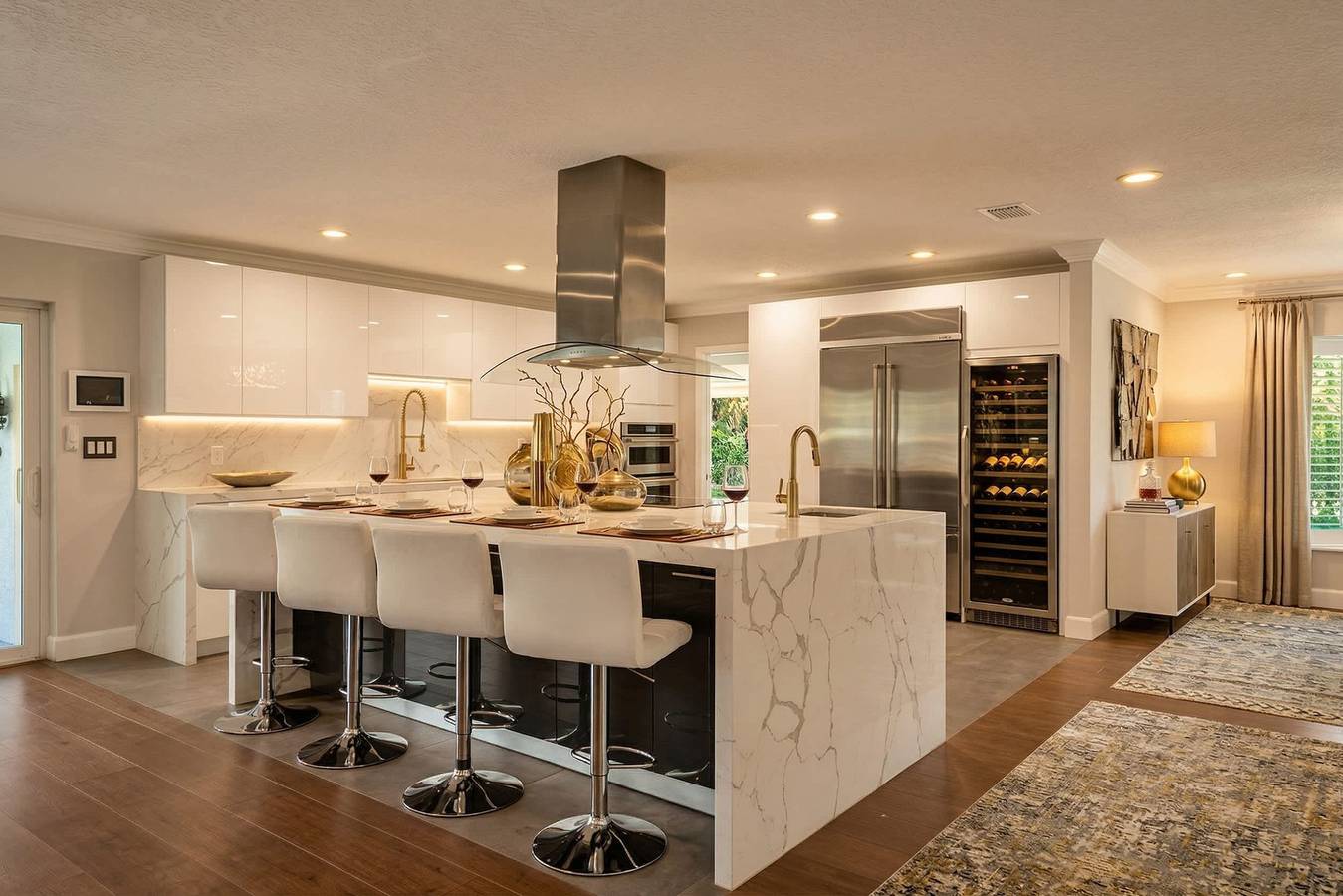 Luxe 4Br Waterfront w Htd Pool  5min to beach in Fort Lauderdale, Broward County
