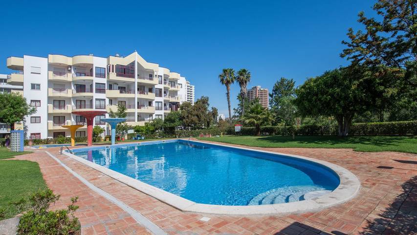 Ganze Wohnung, Ferienwohnung für 4 Personen mit Balkon in Praia da Rocha, Portimão