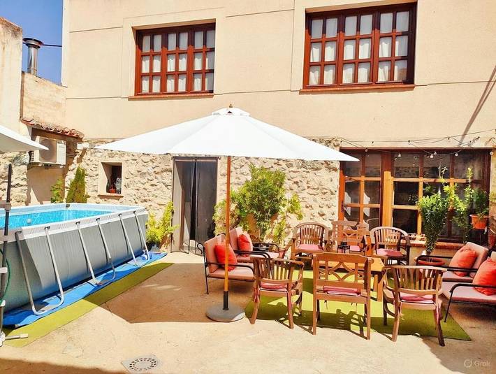 Casa rural para 15 personas, con piscina además de jardín y vistas, Se admiten mascotas en Villamanrique de Tajo