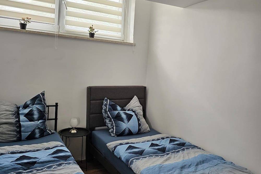 Ganze Wohnung, Ferienwohnung Civrilli 1 direkt an der B91 in Teuchern, Saale-Unstrut
