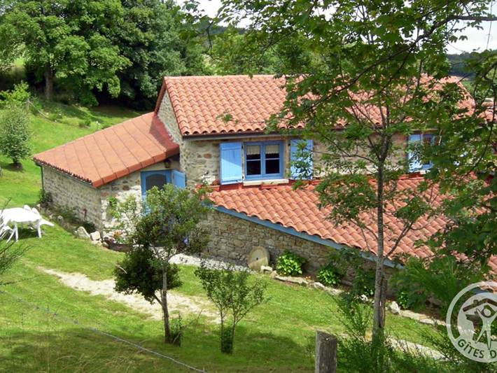 Gîte pour 6 personnes, avec Terrasse et Jardin à Chalmazel