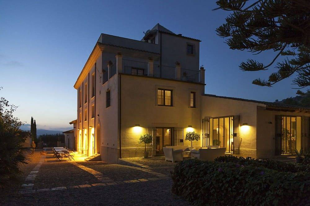 Villa in Gaffe mit 19 Schlafzimmern 36 Schlafplätzen in Palma di Montechiaro, Agrigento Provinz