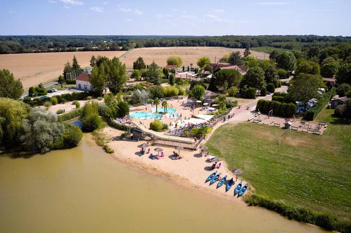 Tente pour 4 personnes, avec Terrasse et Jardin ainsi que Piscine et Vue