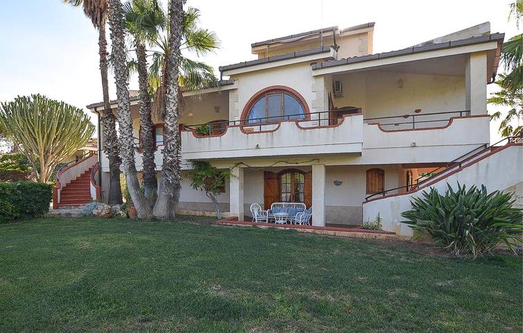 Location de vacances pour 11 personnes, avec piscine ainsi que jardin et terrasse à Marzamemi - 3