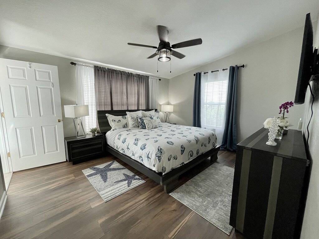 In the heart of Marathon just seconds to the open waters in Marathon, Monroe County