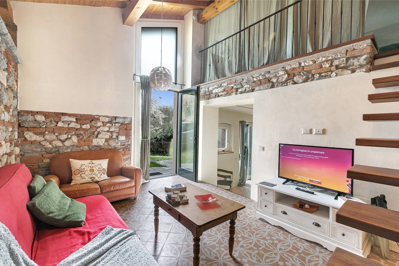 La Maison Du Lac  50 meters from lake in Cantone (Monvalle), Monvalle